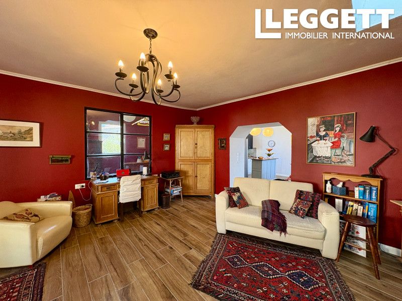 Property photo 2 of 10