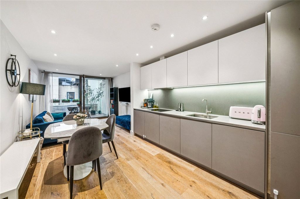Property photo 1 of 11 Kitchen