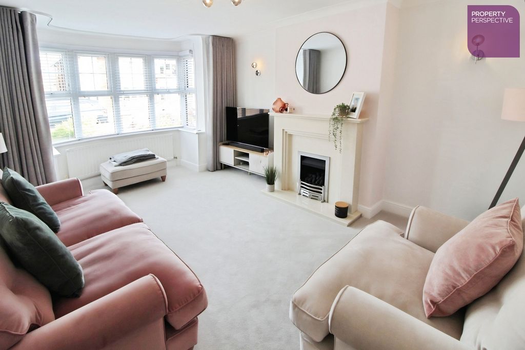 Property photo 2 of 12 Lounge