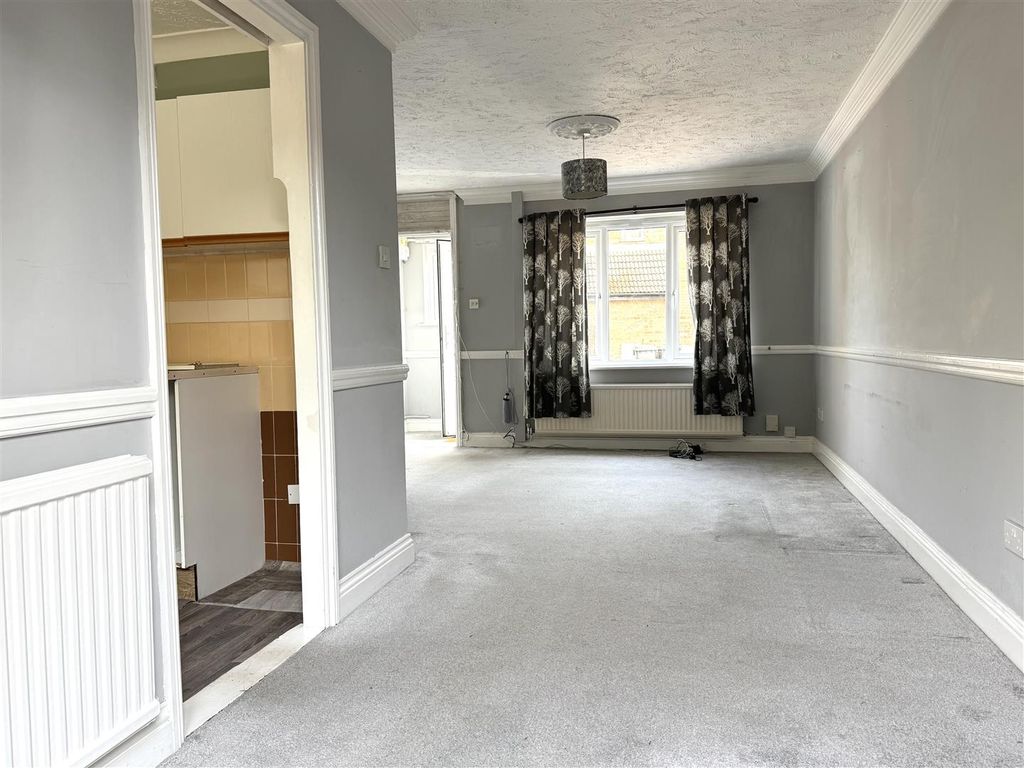 Property photo 3 of 15 Lounge/Diner: