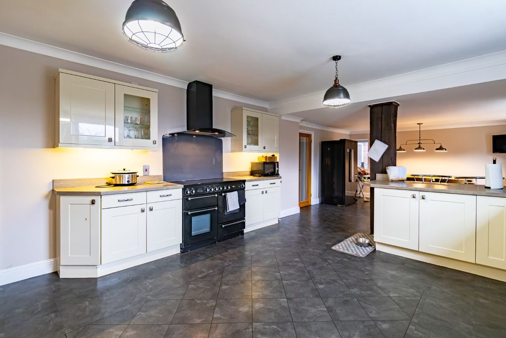 Property photo 3 of 45 4613906