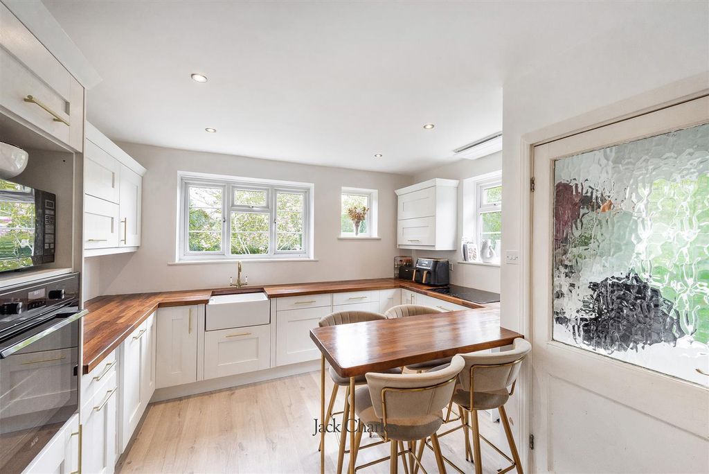 Property photo 3 of 20 8 The Ridgeway, Tn10 4Nq 003.Jpg