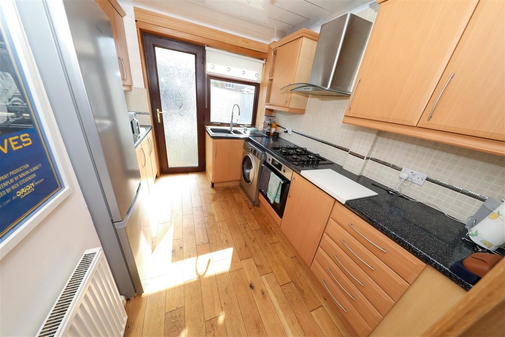 Property photo 3 of 12 D