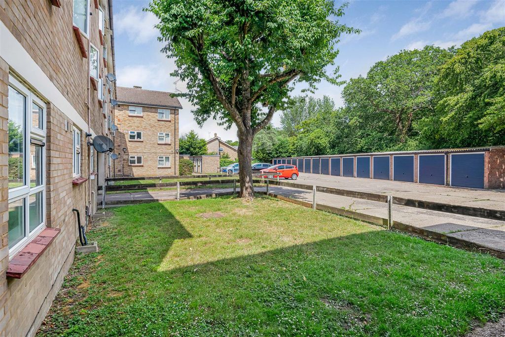 Property photo 2 of 16 13_86545.Jpg