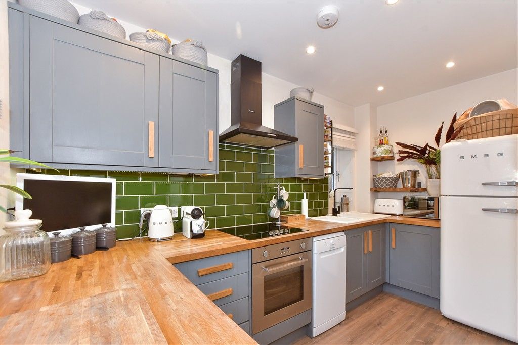 Property photo 3 of 11 Kitchen