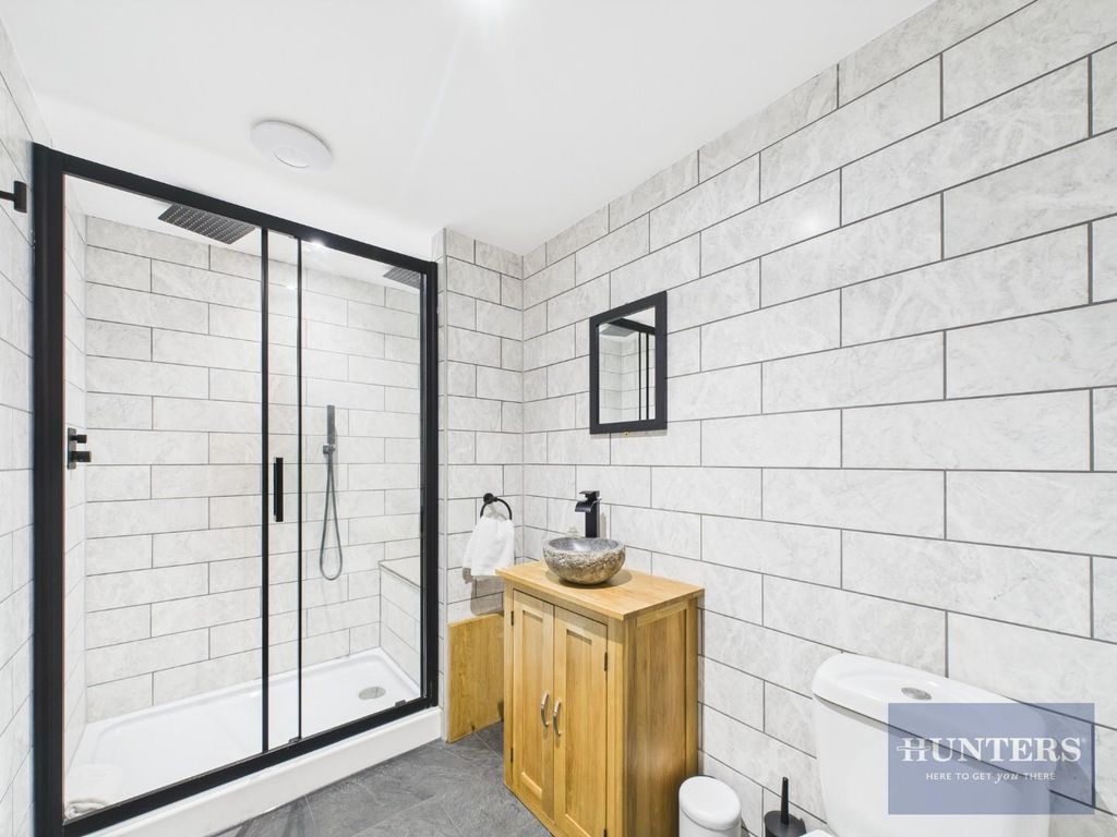 Property photo 3 of 13 Bathroom
