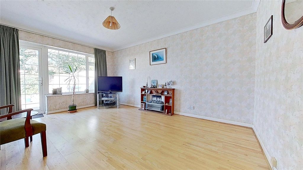 Property photo 2 of 10 Picture No. 11