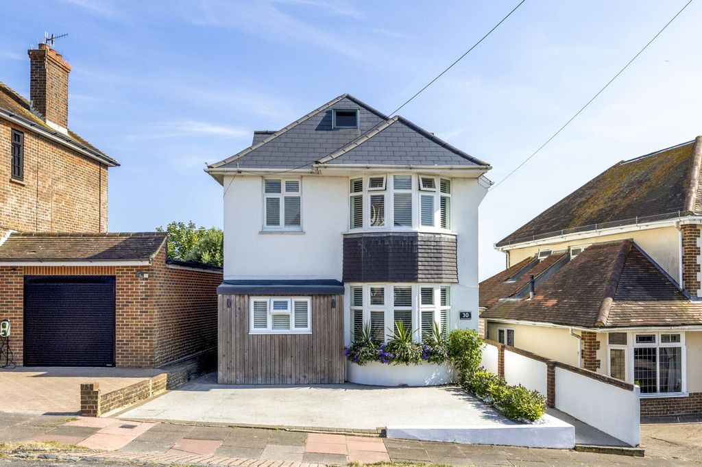 Property photo 2 of 17 Front (Exterior)