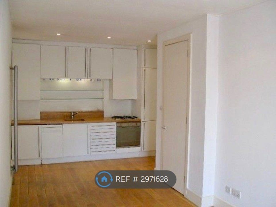 Property photo 2 of 7 Kitchen