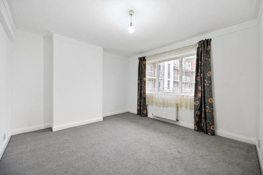 Property photo 2 of 8