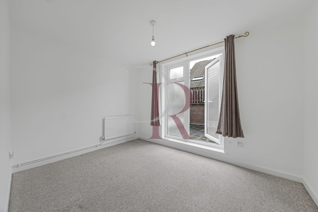 Property photo 3 of 17 Photo 11