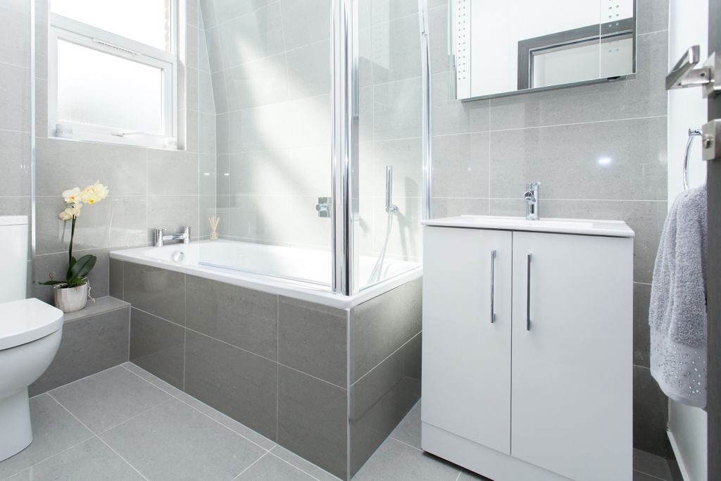 Property photo 3 of 7 Bath