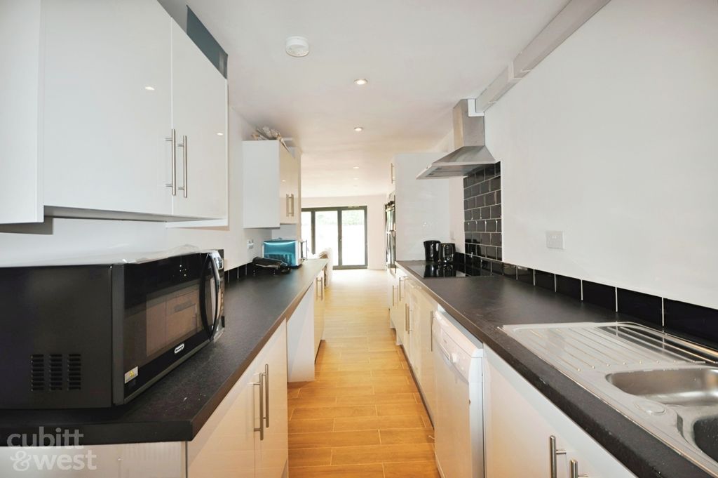 Property photo 2 of 7 Communal Kitchen