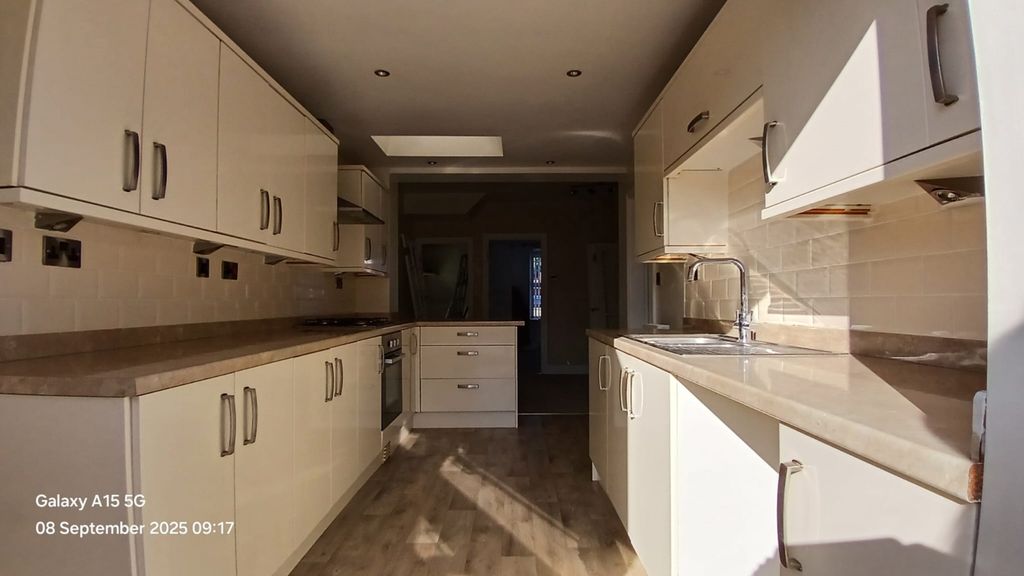 Property photo 3 of 9 21 Fernwood Avenue 08.09 (4)