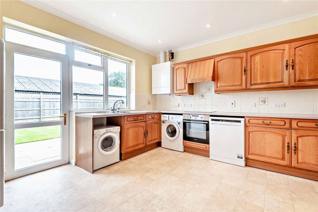 Property photo 2 of 9 Picture No. 32