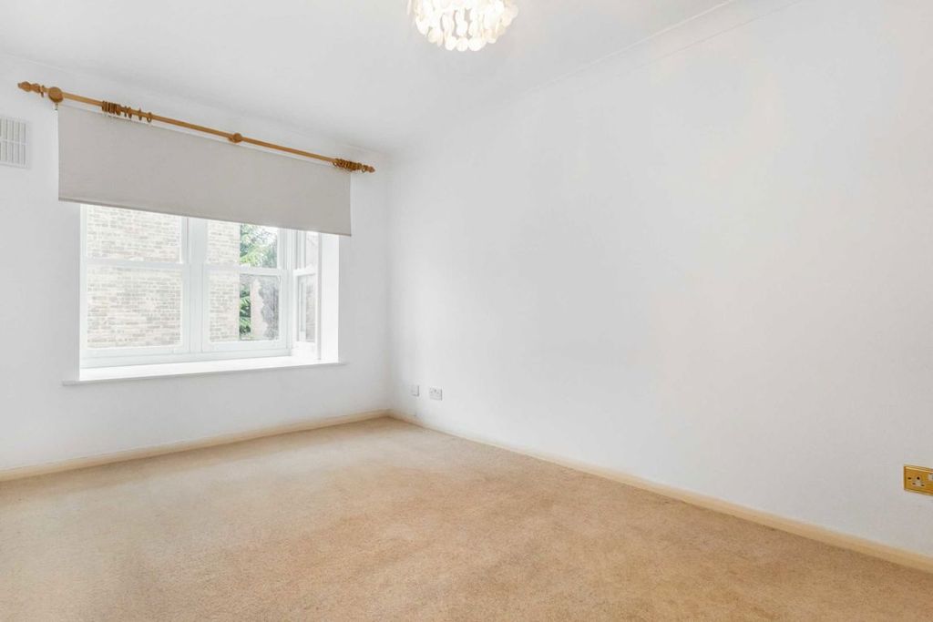 Property photo 3 of 6