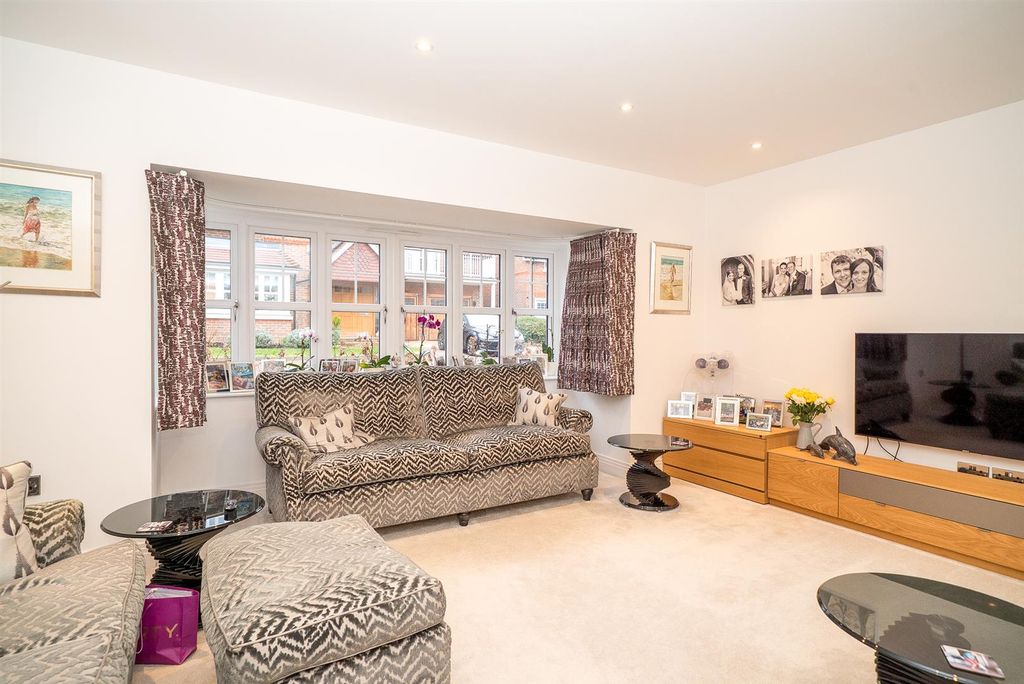 Property photo 2 of 45 Lounge