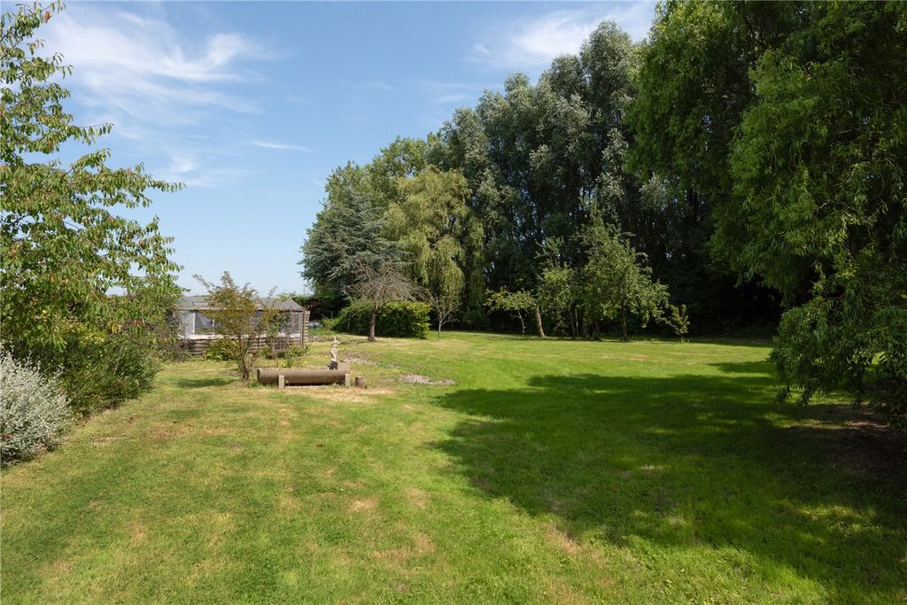 Property photo 2 of 22 Picture No. 17