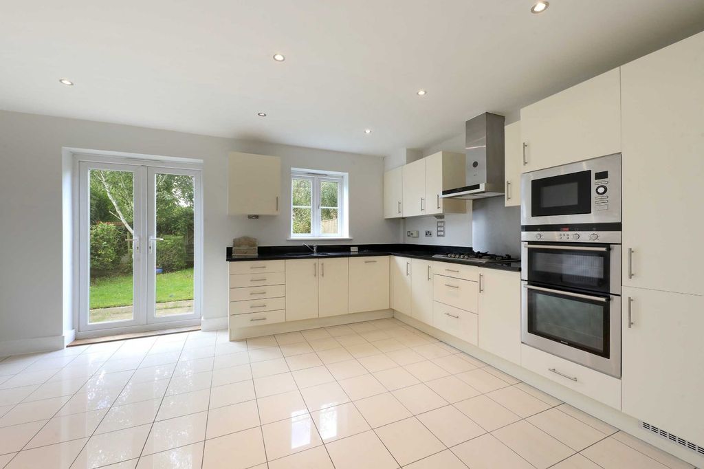 Property photo 2 of 8 Kitchen/Dining