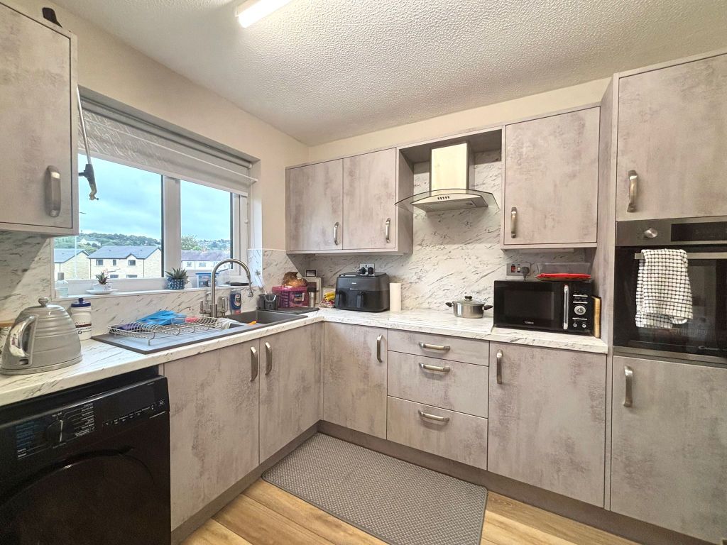 Property photo 2 of 12 Kitchen 1