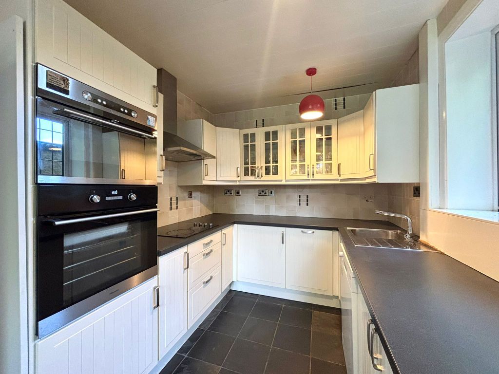 Property photo 3 of 28 Kitchen
