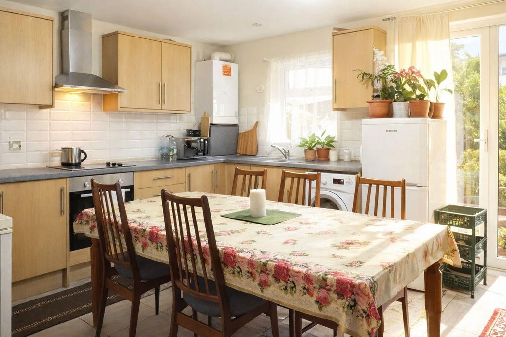 Property photo 1 of 14 Shakespeare Crescent, E12, 3 Bedroom House For Sal