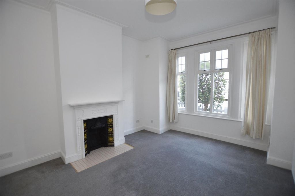 Property photo 2 of 10 32Aargyle Avenue Bed1.Jpg