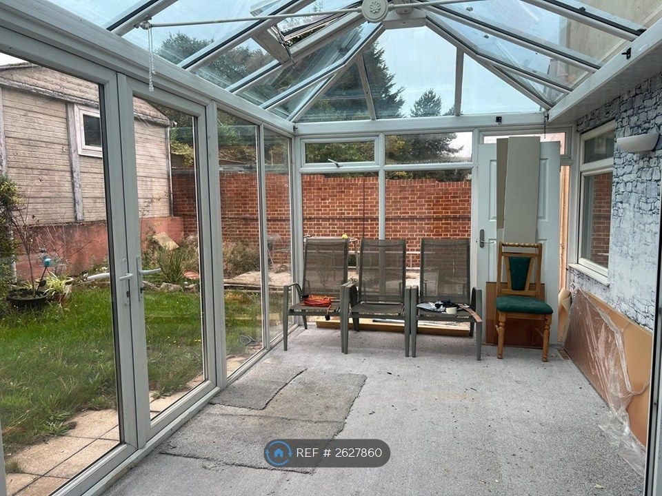 Property photo 2 of 8 Conservatory
