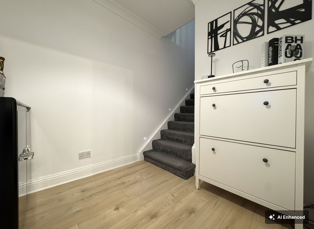 Property photo 2 of 15 Entrance Hall