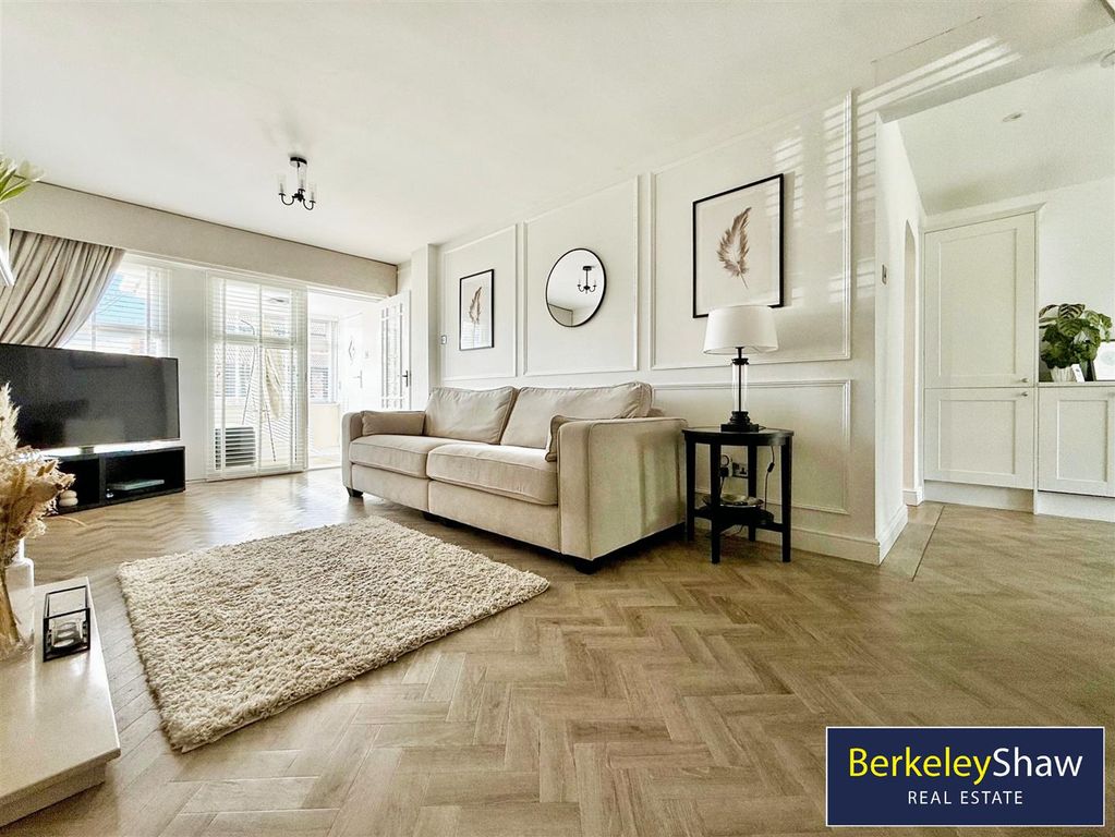 Property photo 2 of 26 Lounge