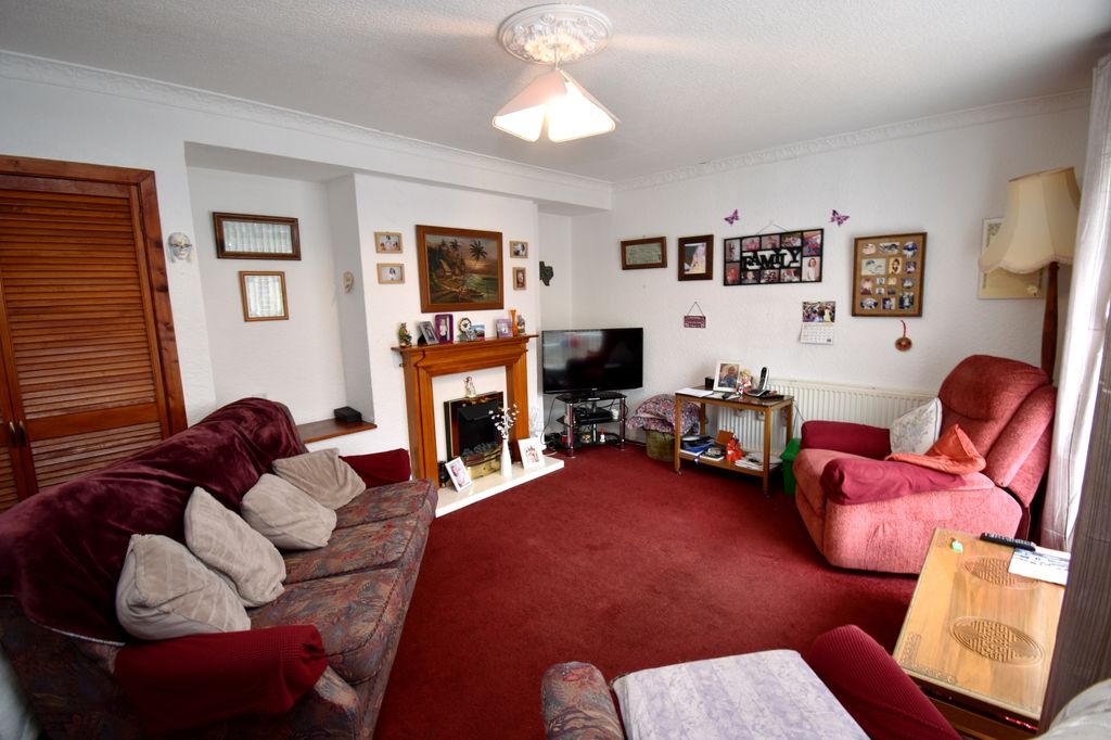 Property photo 2 of 20