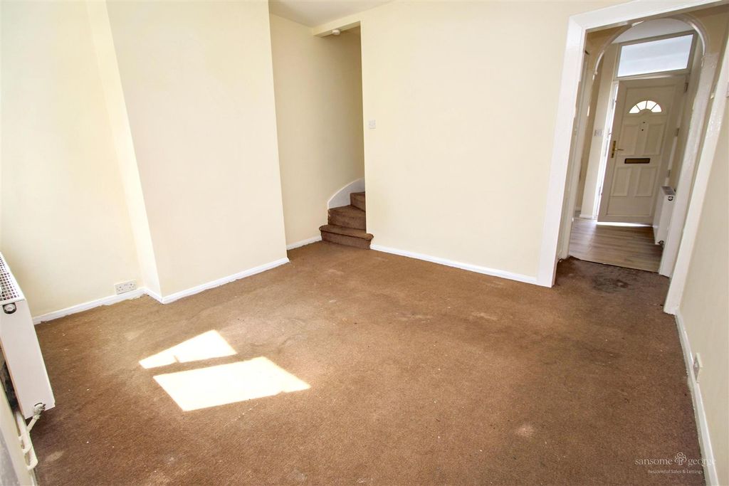 Property photo 3 of 10 Dining Room
