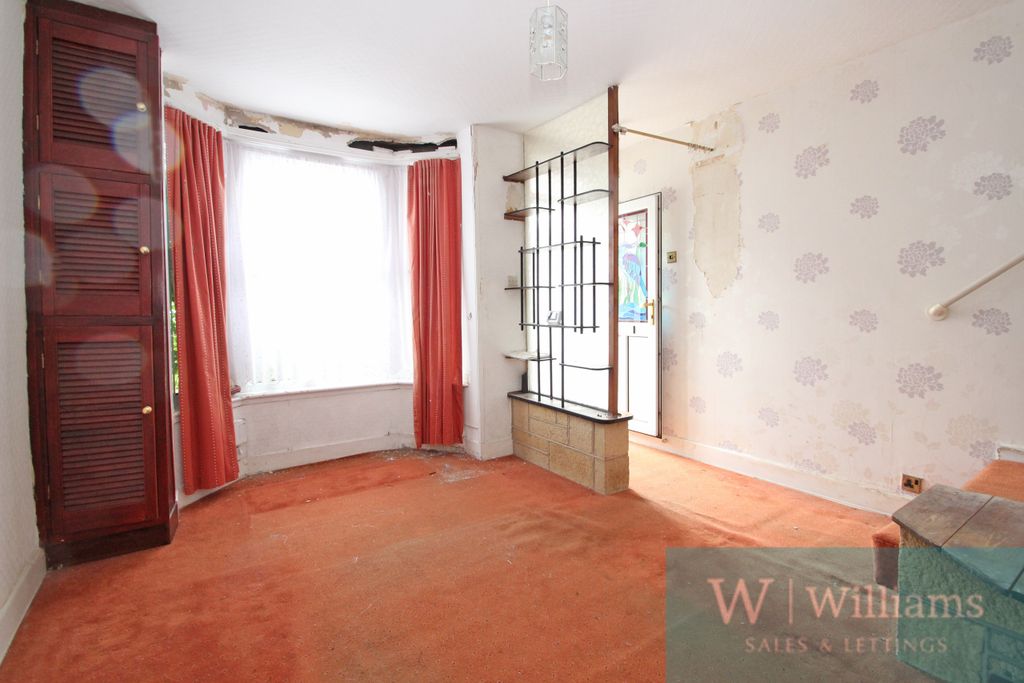 Property photo 2 of 13 Front Room