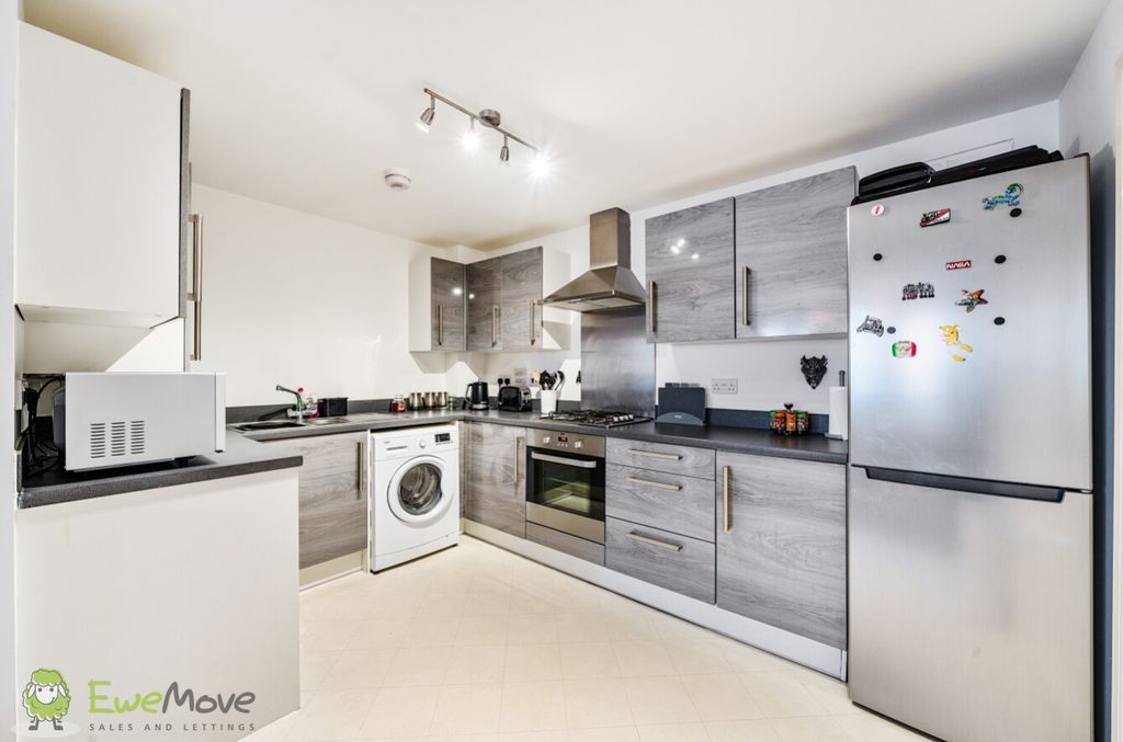 Property photo 3 of 14 Kitchen