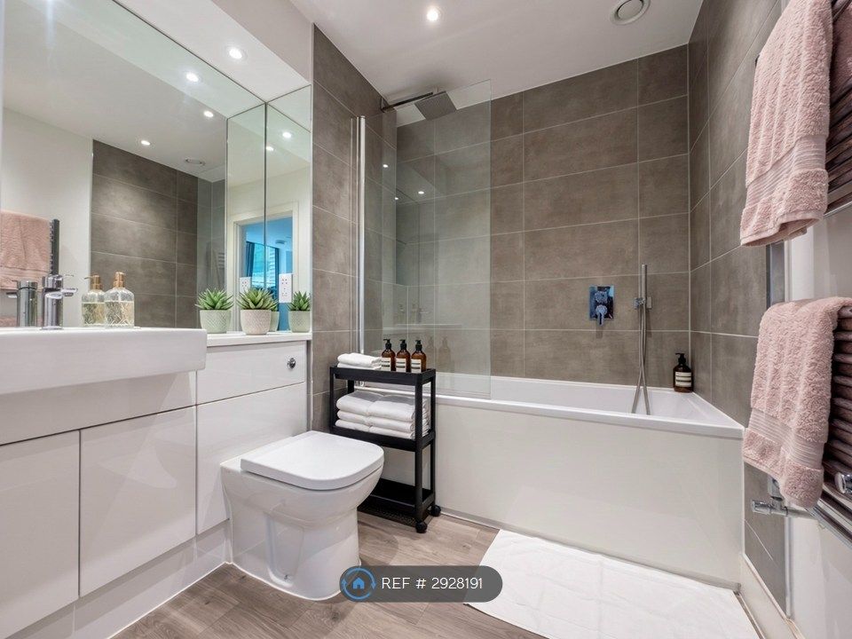 Property photo 3 of 9 Bathroom