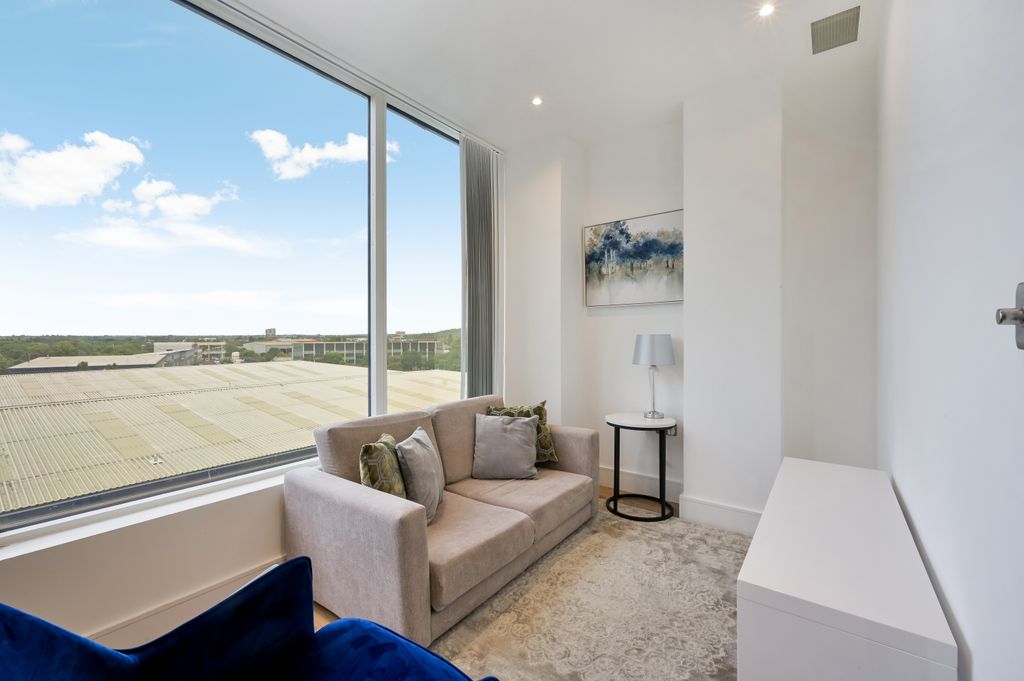 Property photo 3 of 12