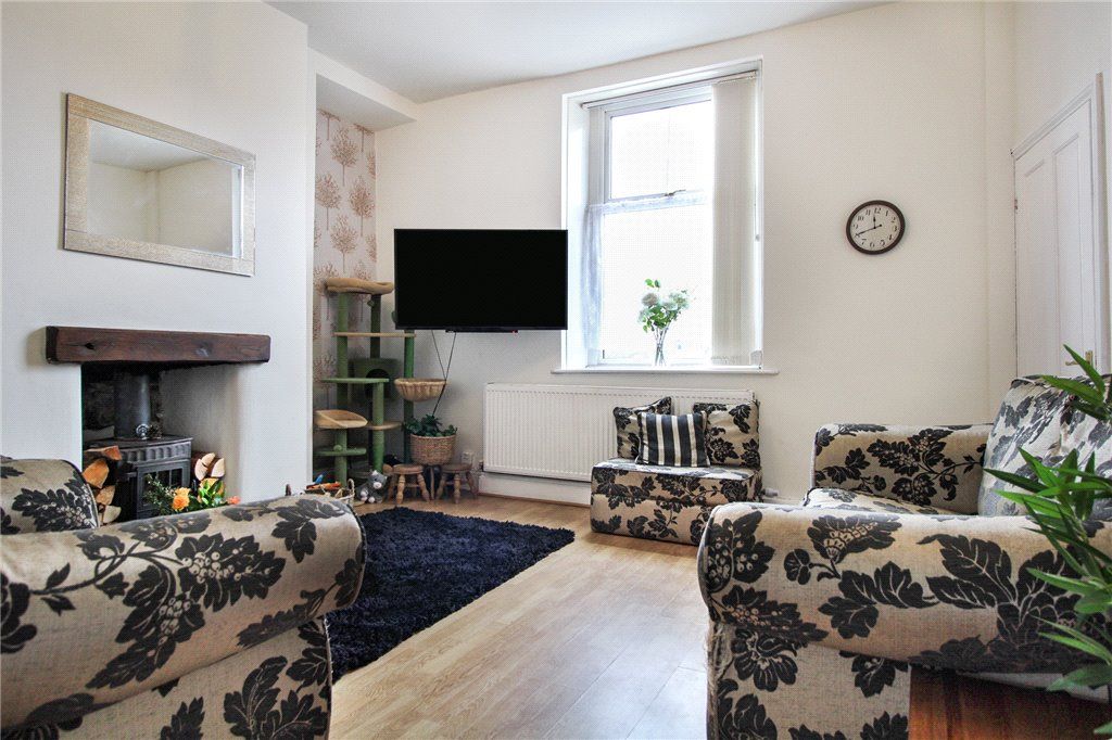 Property photo 3 of 17 Living Room
