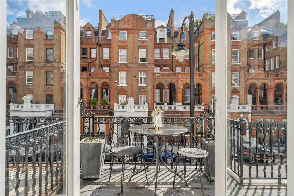 Property photo 2 of 9 Balcony