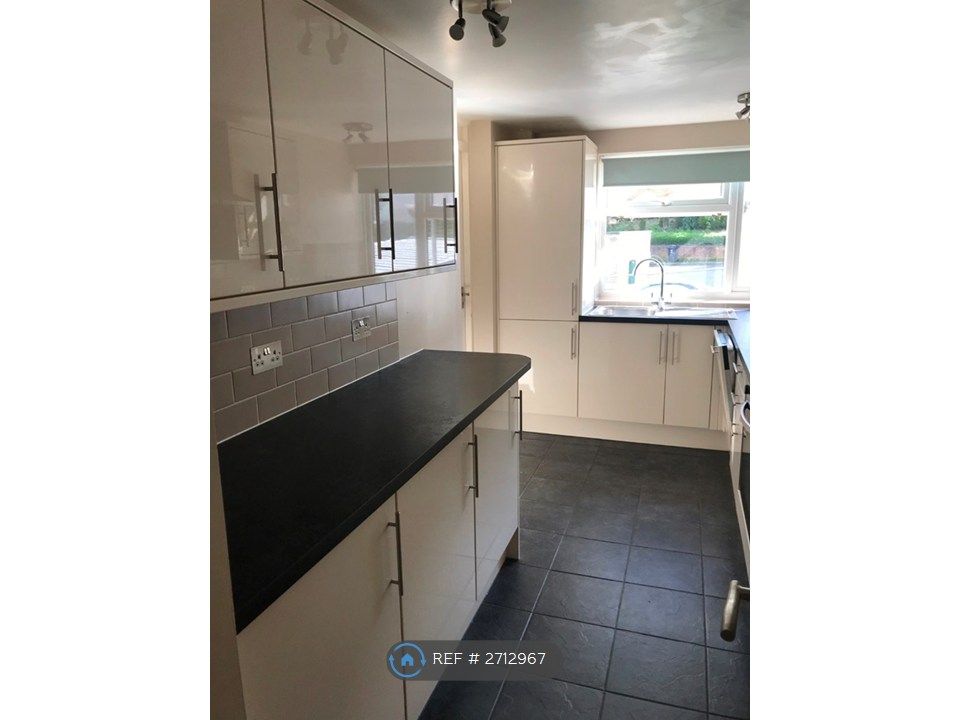 Property photo 3 of 14 Kitchen