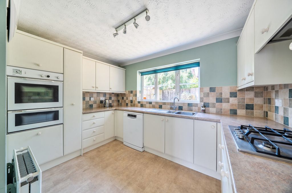 Property photo 3 of 22 1488513-20-6A5657...