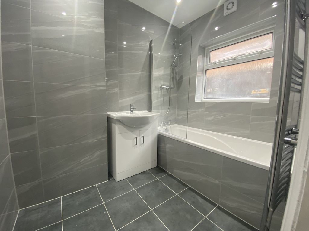 Property photo 3 of 9 2743243