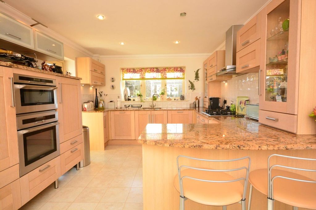 Property photo 3 of 21 Photo 03