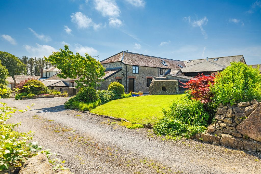 Property photo 1 of 39