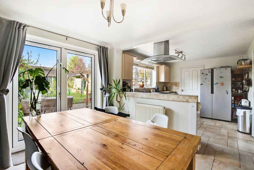 Property photo 2 of 25