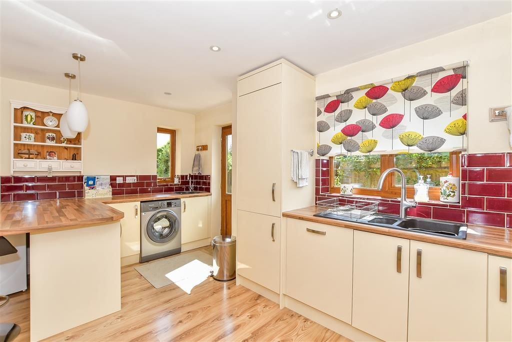 Property photo 3 of 19 Kitchen