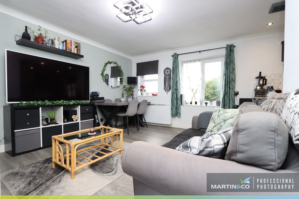 Property photo 2 of 12