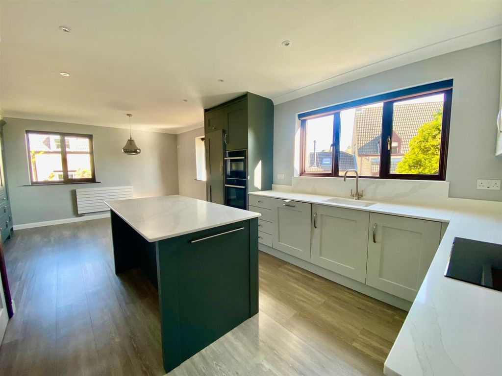Property photo 2 of 33