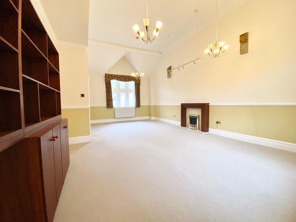 Property photo 3 of 22 Lounge/Dining Room