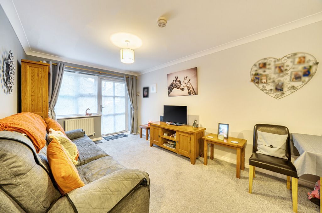 Property photo 3 of 10 1401395-7-696E444...