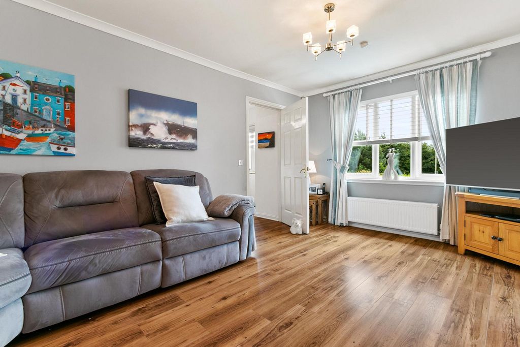 Property photo 2 of 33